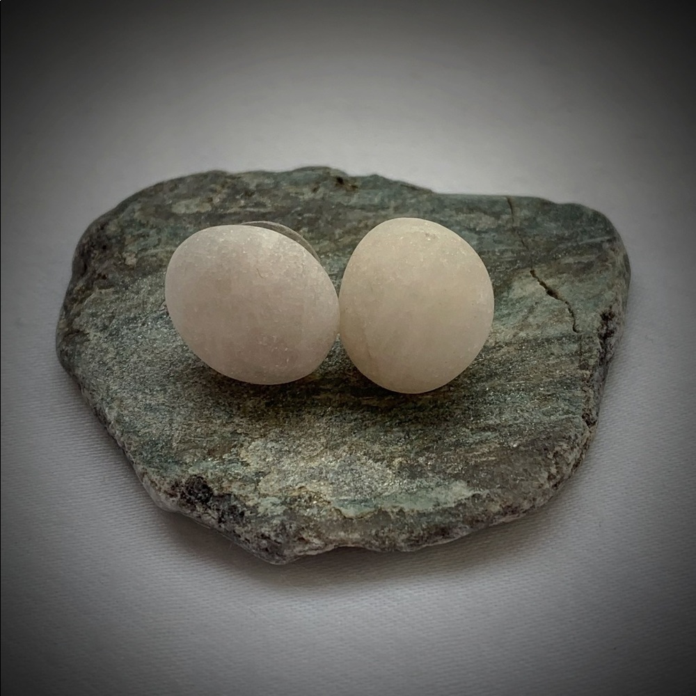 Beach Pebble Posts! - image 5